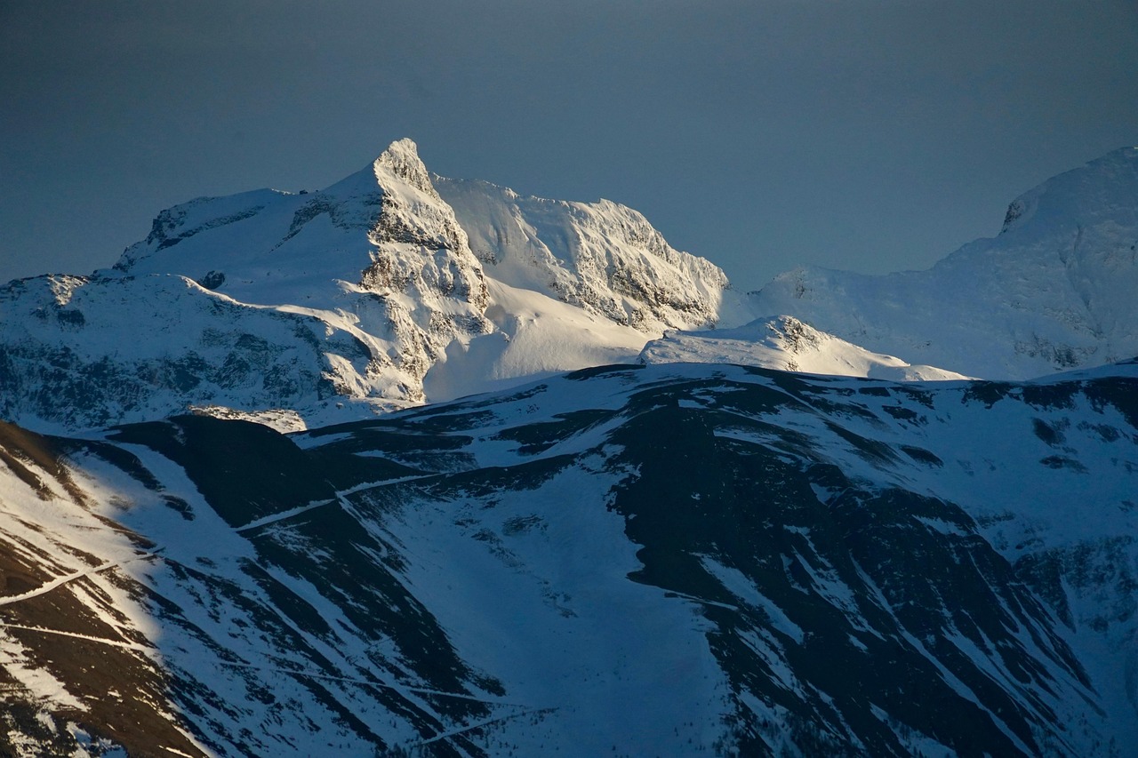 Blitzlicht auf Glarus: Wie mobile Radarkontrollen die Verkehrssicherheit erhöhen